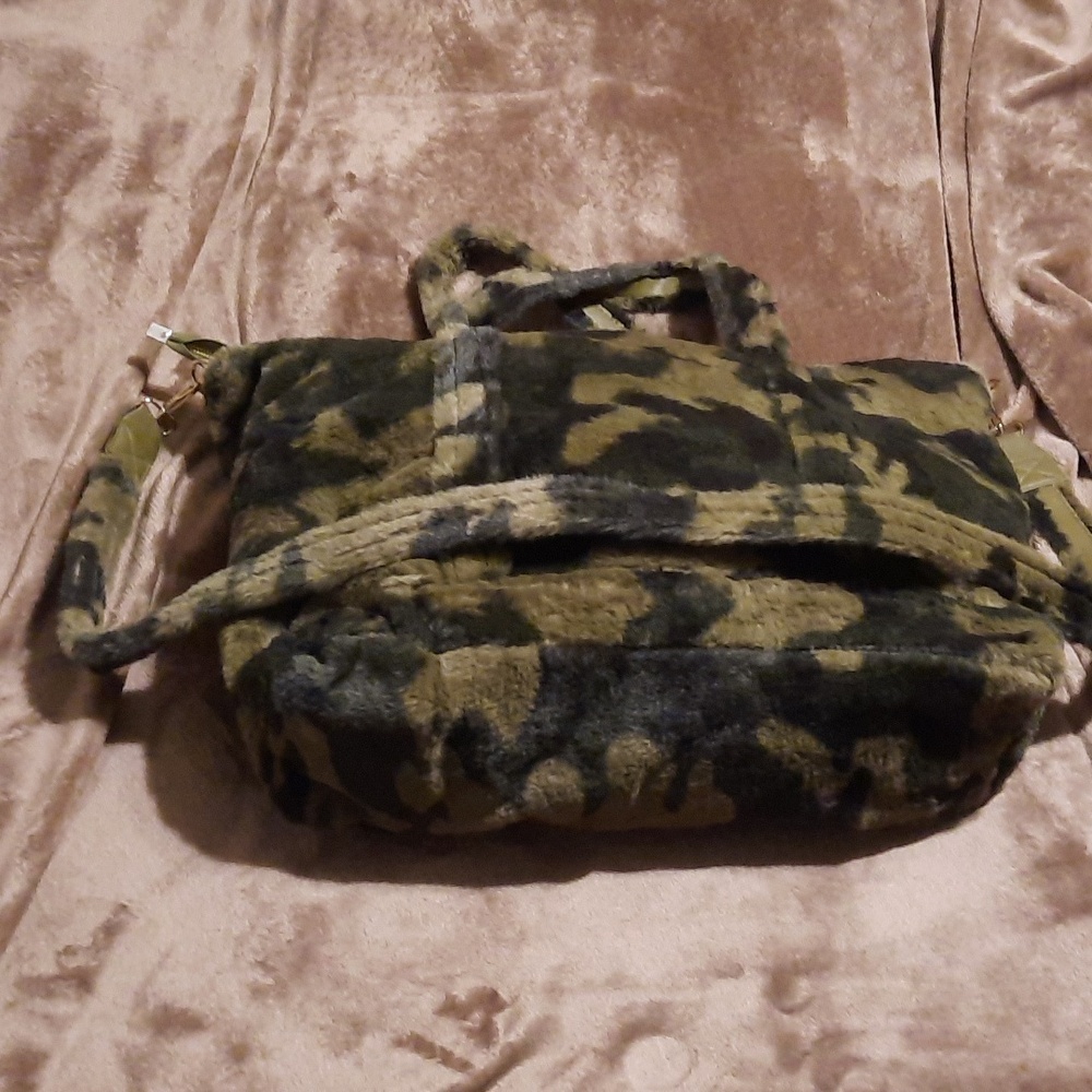 Camo tote bag